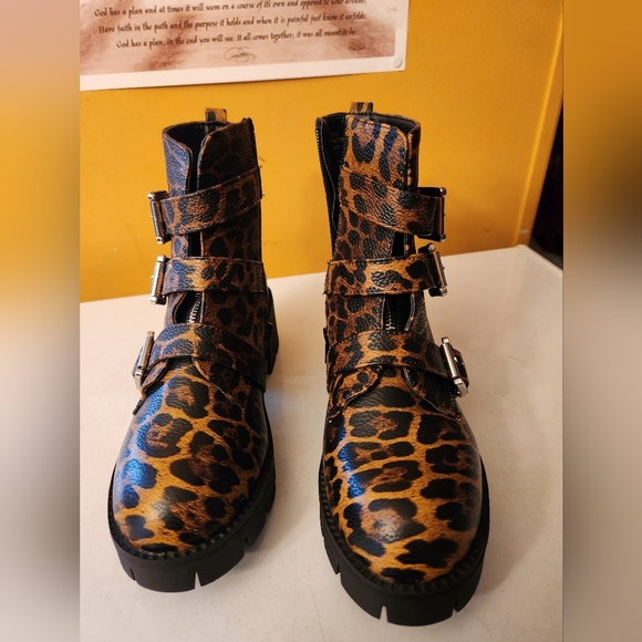 Animal print boots - Picture 8 of 8